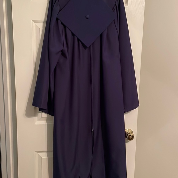 Graduation cap & gown - Picture 1 of 2